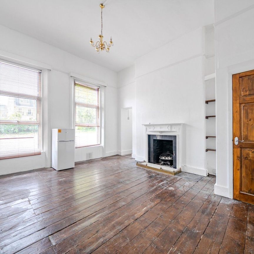 Somertrees Avenue, London, SE12 - Photo 1