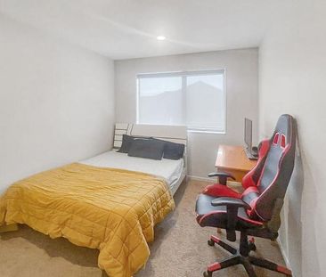 3 bedroom home in Flat Bush! - Photo 3