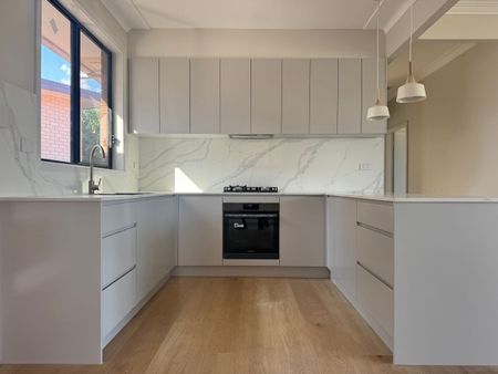 RENOVATED 3 BEDROOM HOUSE - Photo 3