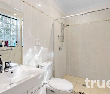 STUNNING HOME IN PRIME LOCATION - Photo 5