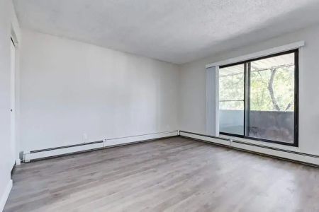 2 Bedroom - Photo 2
