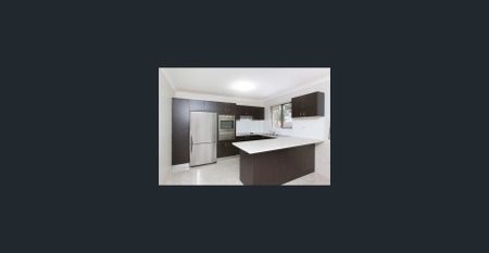 Large, neat & tidy unit fully tiled, with lock-up garage. - Photo 3