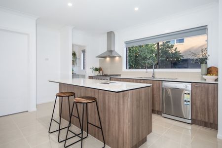 Modern chic, bright and spacious home in quiet convenient location - Photo 5