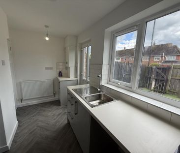 2 bedroom terraced house to rent - Photo 4