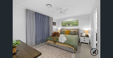 Modern Living 4 Bedroom Home - Photo 4