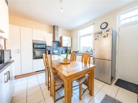 4 bedroom terraced house to rent - Photo 4