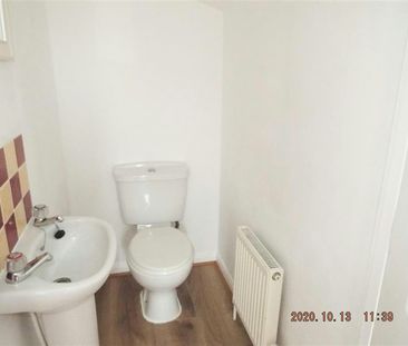 Semi-detached house to rent on - Photo 5