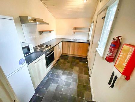 4 bedroom terraced house to rent - Photo 5