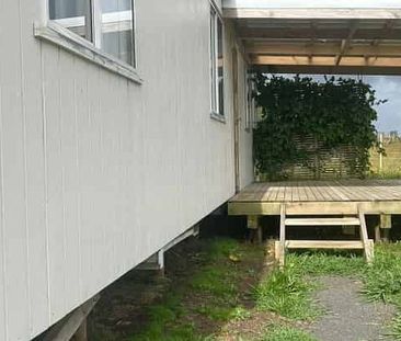 Sunny 1 Bed, Views, Power and Water Included - Photo 3