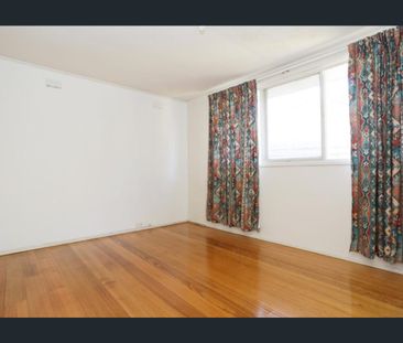 Clean family home with Polished floor boards throughout - Photo 3
