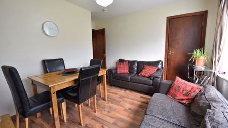 4 bedroom Flat in Grovewood, Leeds - Photo 2