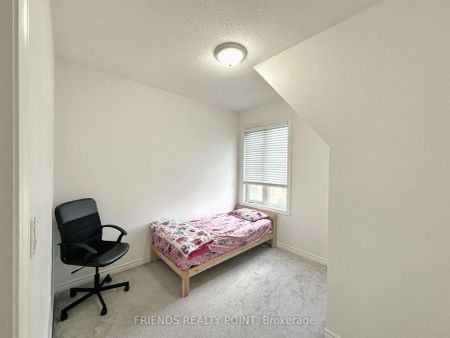 Condo Townhouse For Lease | E9233655 - Photo 2