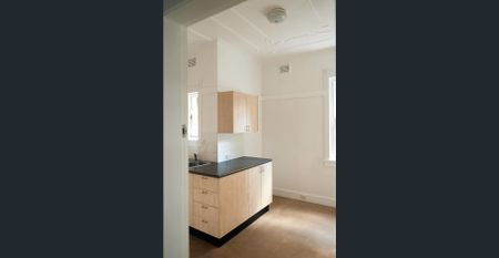 Art Deco Ground floor with Sunroom and Garden access - Photo 5