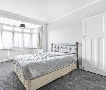 Semi-detached House to rent - Ridgemount Avenue, Shirley, CR0 - Photo 5