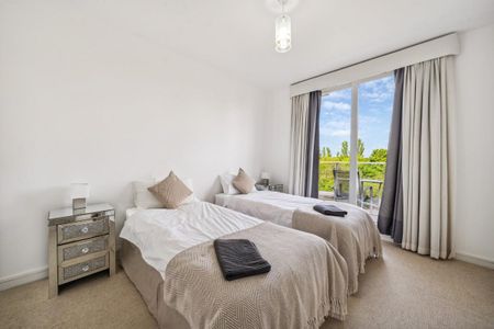 2 bedroom flat in 40 Melliss Avenue - Photo 4