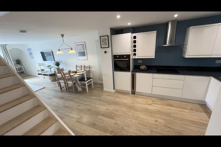 3 Bed Maisonette, Sunbury Lane Battersea, SW11 - Photo 3