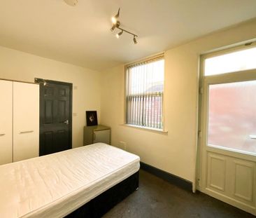 5 bedroom terraced house to rent - Photo 1