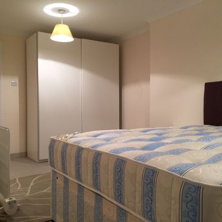 Greyhound Road, W6, London - Photo 3