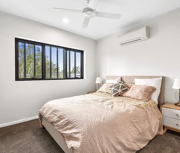 BREAK LEASE - LUX LIVING WITH AC THROUGHOUT - Photo 4