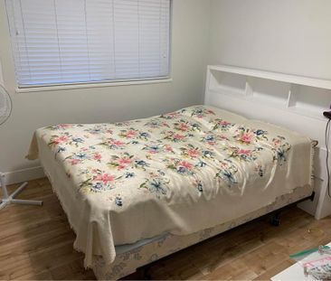 Royal Heights, Updated 4 Bedrooms/Heated Garage/RV Parking - Photo 5