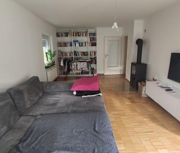 Saniertes Einfamilienhaus mit Stellplätzen, Garten und Freisitz - Photo 1