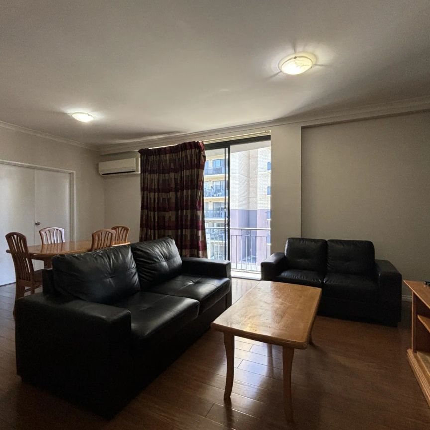 Furnished 2-Bedroom Apartment with Pool & Gym Access - Photo 1