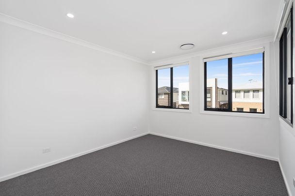 Modern five bedroom home prime Casula pocket - Photo 1