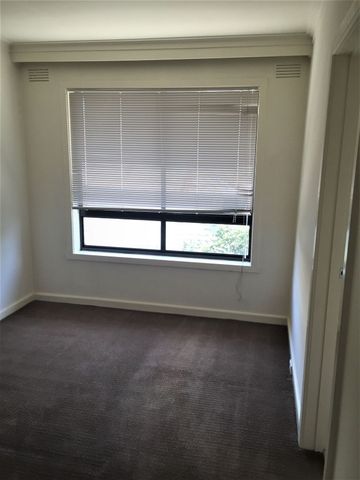 1 Bedroom apartment available in prime location - Photo 3