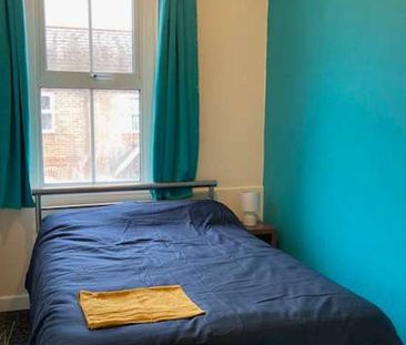 Hawkins Street Room 4 - Photo 5