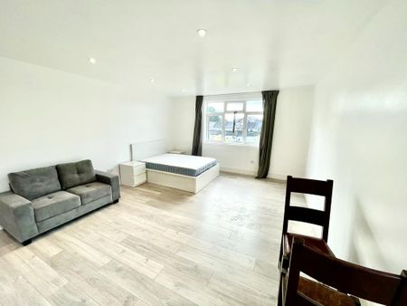 Studio to rent - Photo 4