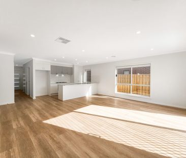 Stunning 3 Bedroom House in Mount Duneed - Photo 2