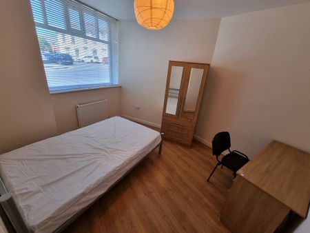 1 Bed Student Accommodation - Photo 2