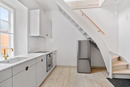 Spændende lejlighed i to plan i imponerende ejendom - Photo 4