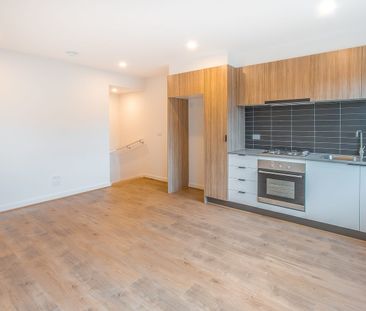 Luxury living in Prime Location! - Photo 3