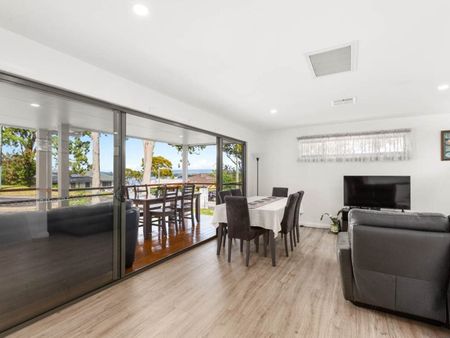 MODERN LIVING 3 BEDROOM HOME - Photo 2