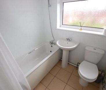 3 bedroom end of terrace house to rent - Photo 2