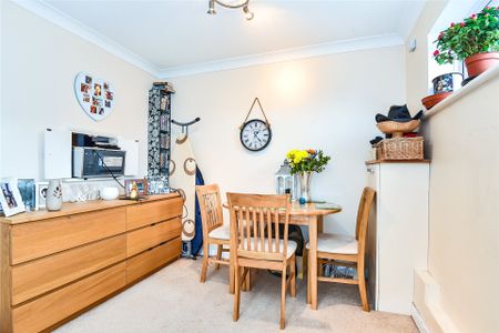 1 bedroom Flat in Oakfields, Camberley - Photo 2