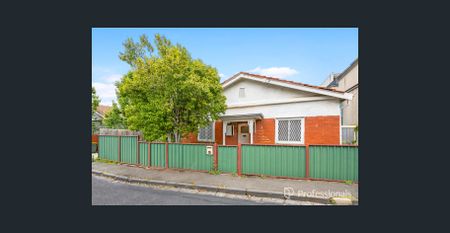 Charming 3-Bedroom Home in the Heart of St Kilda - Photo 3