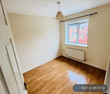 3 bedroom semi-detached house to rent - Photo 2