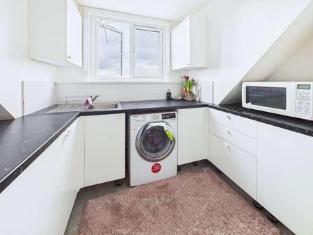 Manorcrofts Road, Egham, TW20 - Photo 4