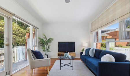 Impeccably Presented 2-Bedroom Unit in Sought-After Glen Waverley - Photo 3