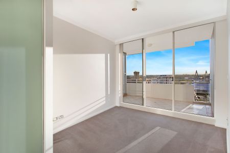 A Two Bedroom Apartment with Darling Habour Views - Photo 4