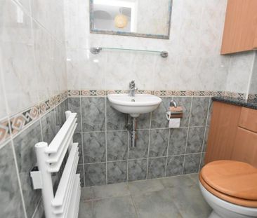 4 bedroom detached house to rent - Photo 2