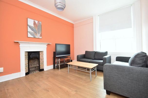 4 bedroom flat to rent - Photo 1