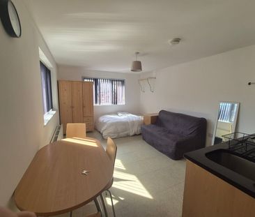 Studio Flat, Vandyke House, L8 - Photo 3