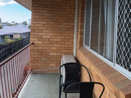 Two Level, Two Bedroom Unit Close to CBD - Photo 3