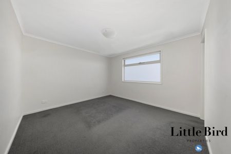 A stylish, low-maintenance townhouse offering comfort, space and convenience - Photo 3