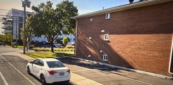 4-1/2 Saint-Eustache, Demi sous-sol, entierement rénové 1er juillet 55+ preferee - Photo 2