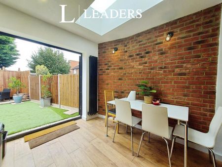 4 bedroom terraced house to rent - Photo 3