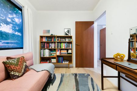 Compact & Chic Balmain East Apartment - Photo 3